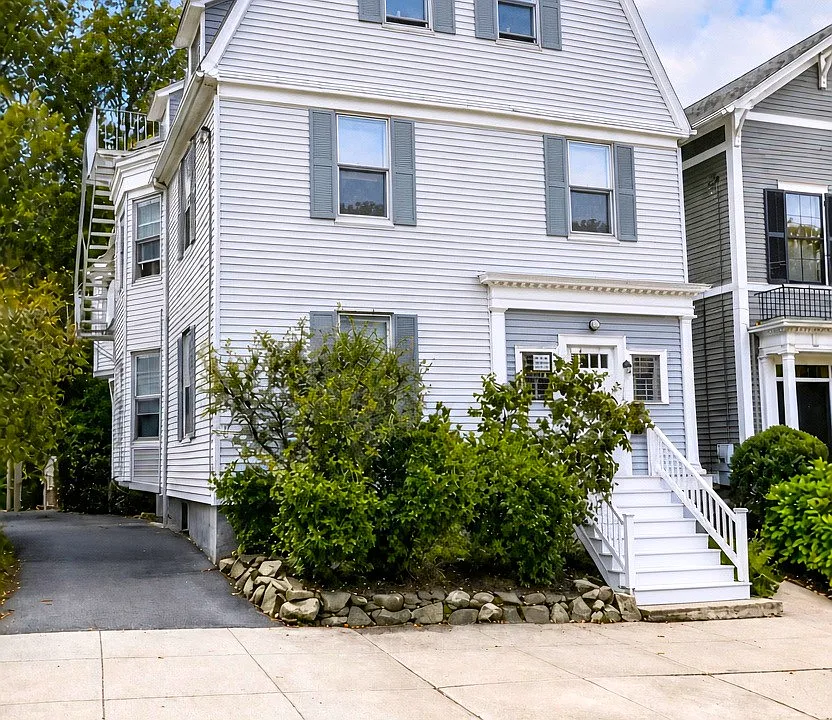 109 Bowen St #3