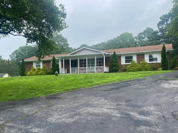 224 Park Circle Dr, Charlotte, TN 37036