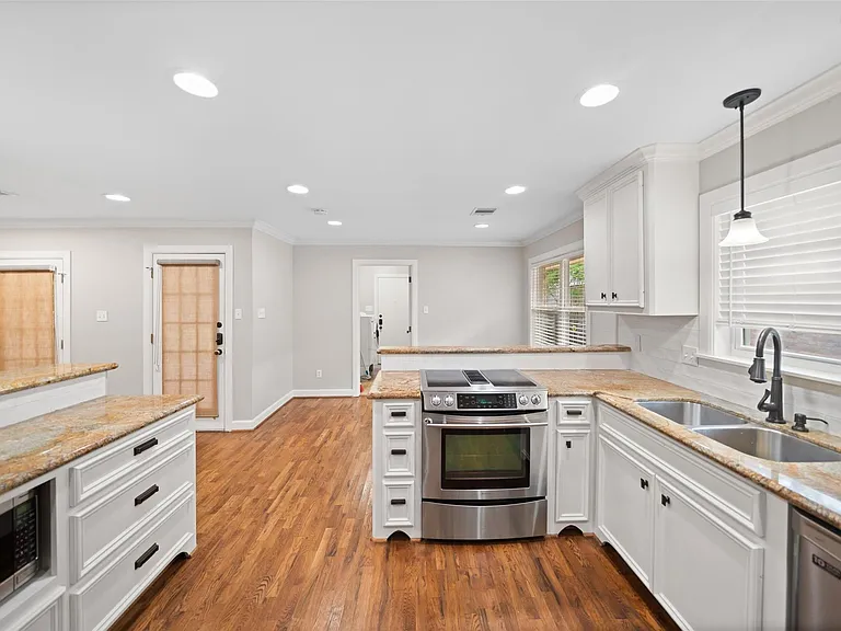 1810 Droxford Dr — Photo 9