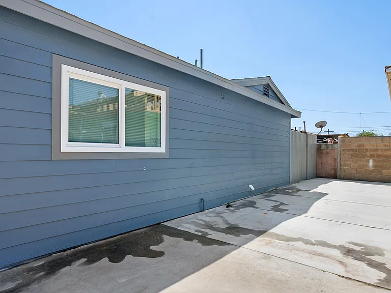 15227 Freeman Ave — Photo 16