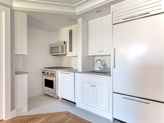 3rd image of 50 W 93rd St APT 06H