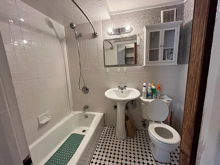 8642 Little Neck Pkwy — Photo 6