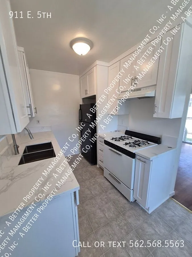 Gated Front One Bedroom W/ All New Kitchen & Hardwood Floors — Photo 2