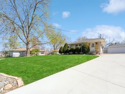216 NE Circle Dr, Grimes, IA, 50111