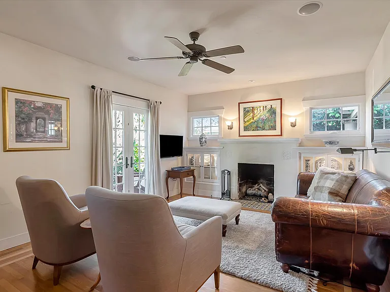 1568 Mariposa Ave — Photo 27