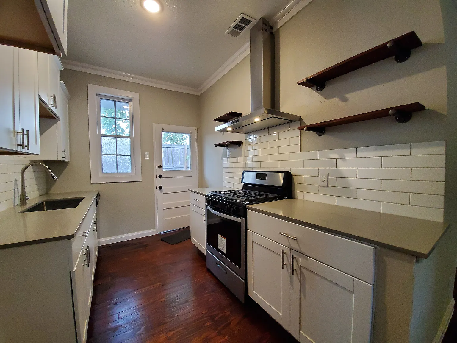 2 bed, 895 sqft, $2,195 — Photo 3
