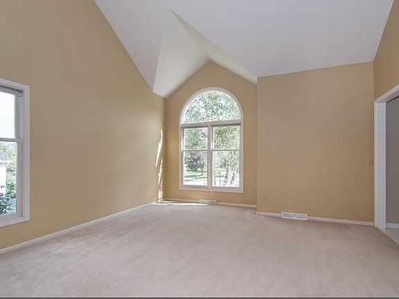 4th image of 32856 Lisa Ln