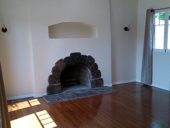 5th image of 5114 Cahuenga Blvd
