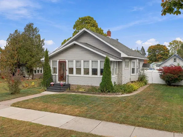 1026 Stephenson Ave, Escanaba, MI 49829