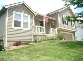 1004 E Pumpkin Ridge St, Gardner, KS 66030