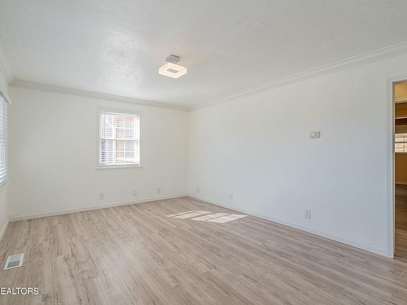 3rd image of 1921 SE Natchez Ave