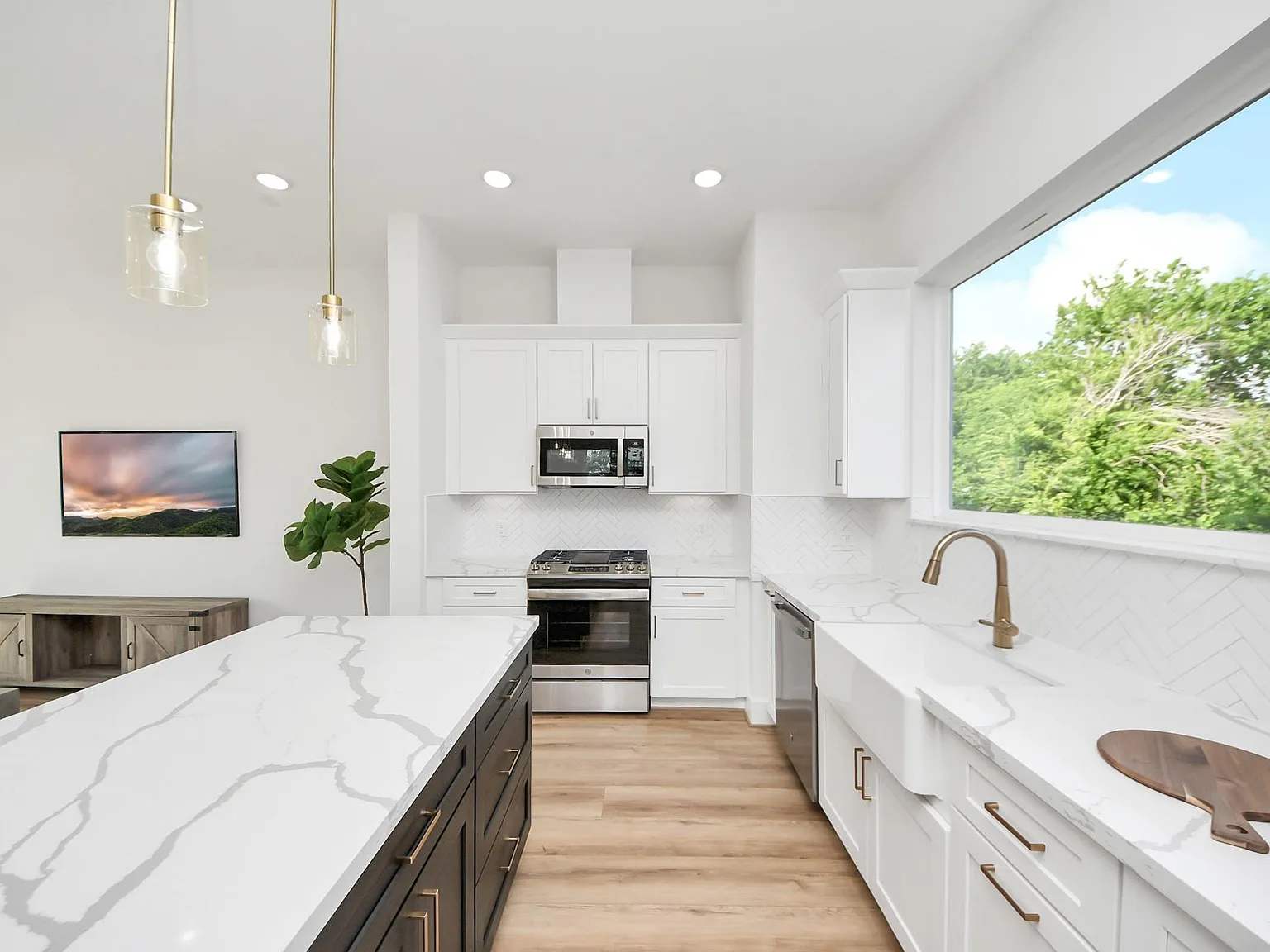3 bed, 3.5 bath, 1872 sqft, $2,499 — Photo 4