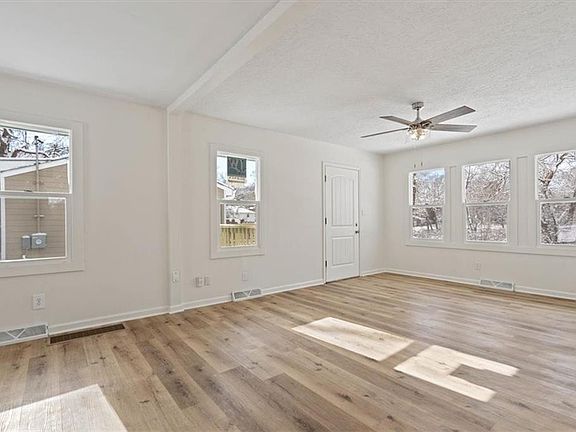 5th image of 5917 Cypress Pl