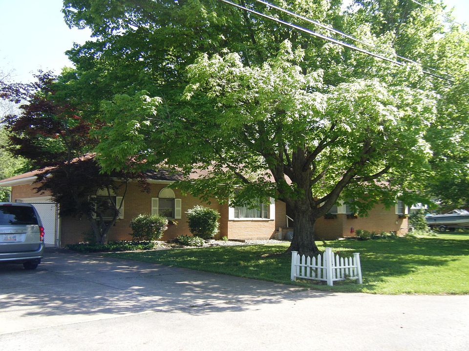 1st image of 820 Elm St