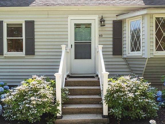 3rd image of 63 Conlyn Ave