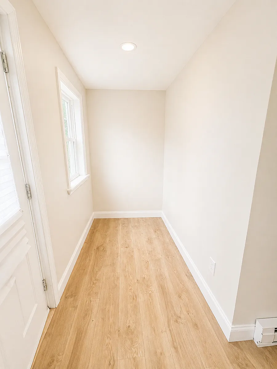 Front Entrance Corner Storage Area - 76 Town Hill Ave #D