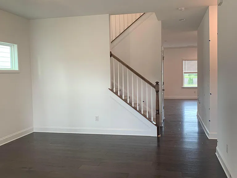 836 Napier Dr — Photo 3