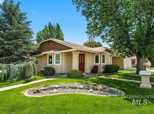 8371 W Willowcourt Dr, Garden City, ID 83714