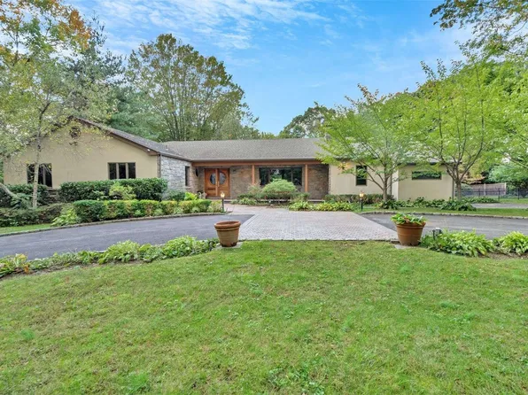 39 Cornwall Lane, Sands Point, NY 11050