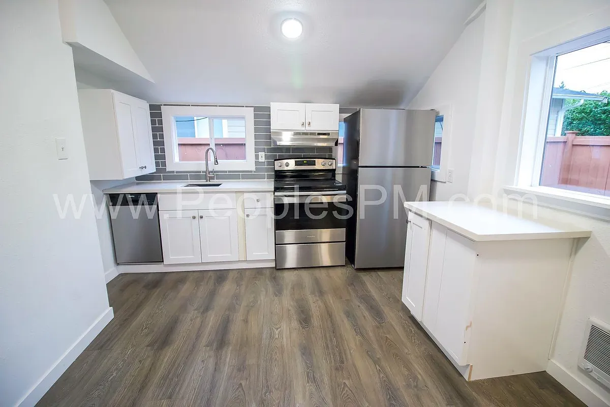 Building Photo - 6036 S Lawrence St #B