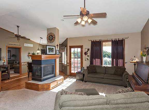 2nd image of 1910 E Minneapolis Cir