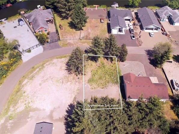 753 Island Circle, Ocean Shores, WA 98569