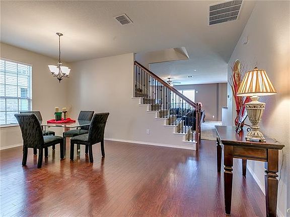 3rd image of 1911 Faircrest Ln