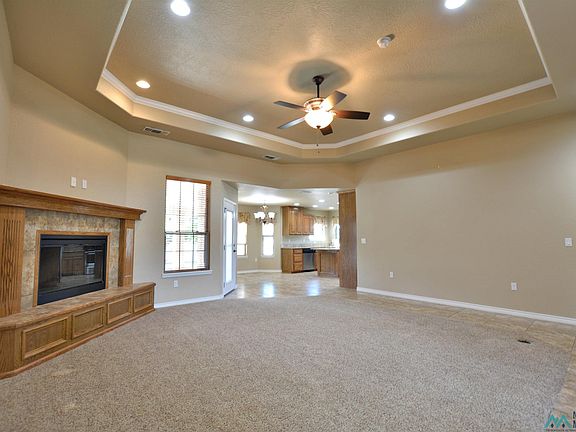 5th image of 300 E 16th St