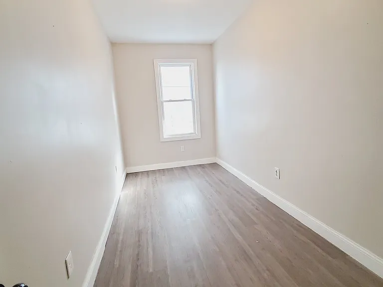 122 Virginia Ave #1B — Photo 3