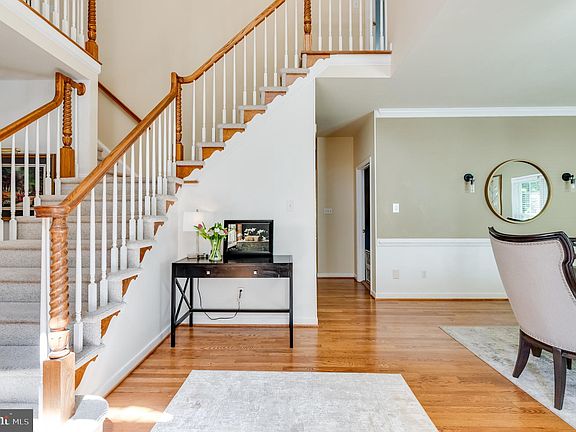 4th image of 8229 Redberry Ln