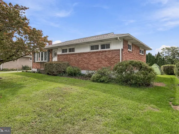 1790 Pelham Dr, York, PA 17406