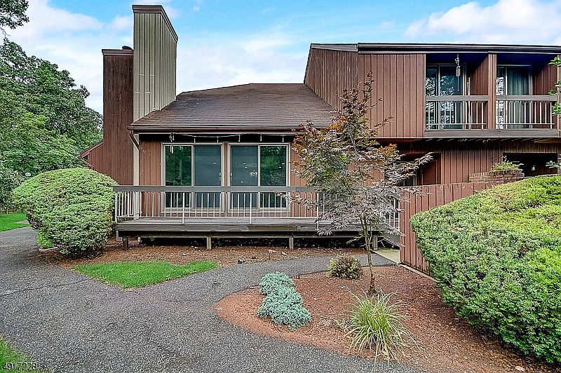 1st image of 21 BLOOMINGDALE DR 3B