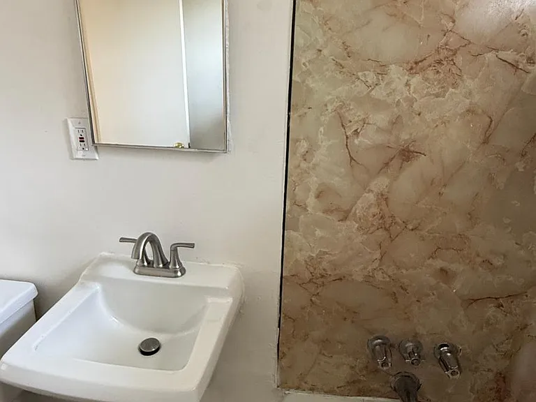 5541 Welland Ave — Photo 8