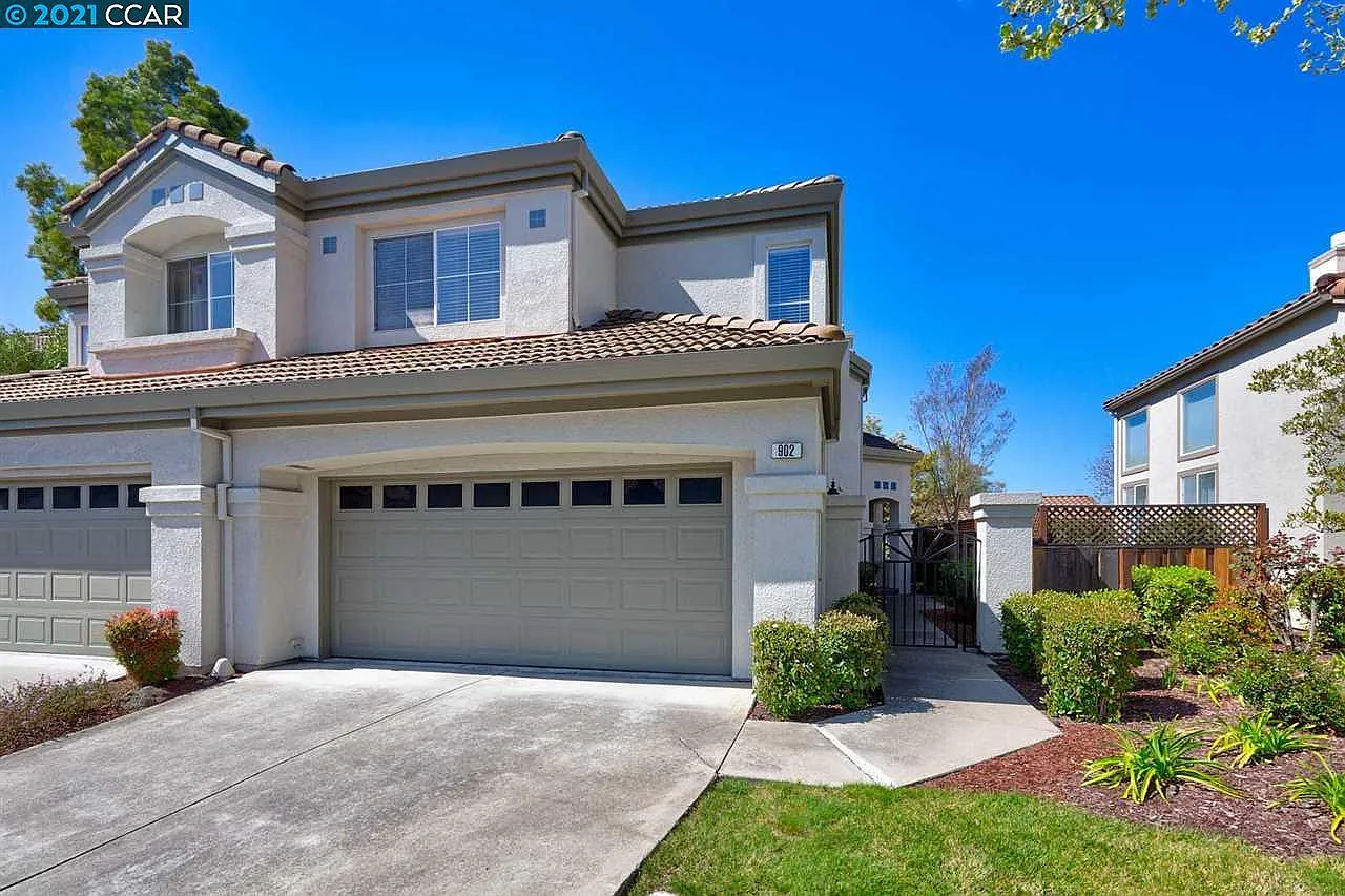 2 bed, 2.5 bath, 1726 sqft, $3,750 — Photo 2