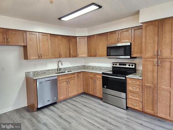 5th image of 213 Society Hill Blvd