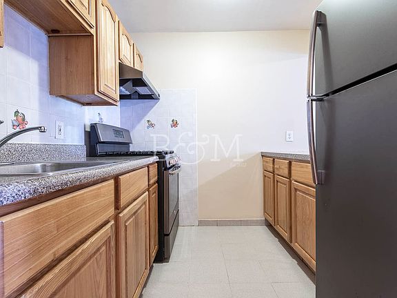 5th image of 395 S 5th St #1B
