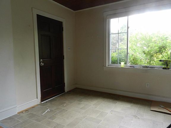 5th image of 205 S Bancroft Pkwy