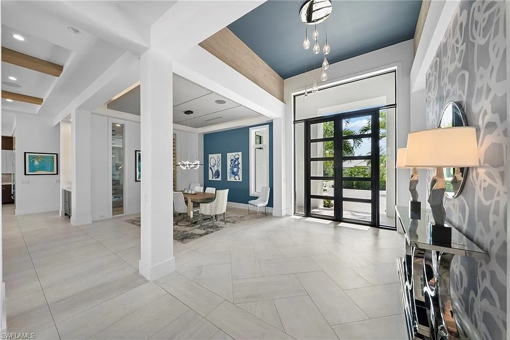 4 bed, 5.5 bath, 4200 sqft, $40,000 — Photo 4