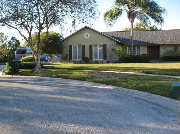 9210 Regents Park Dr, Tampa, FL 33647