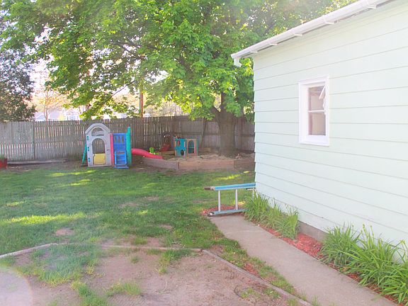 4th image of 2415 Evanston Ave