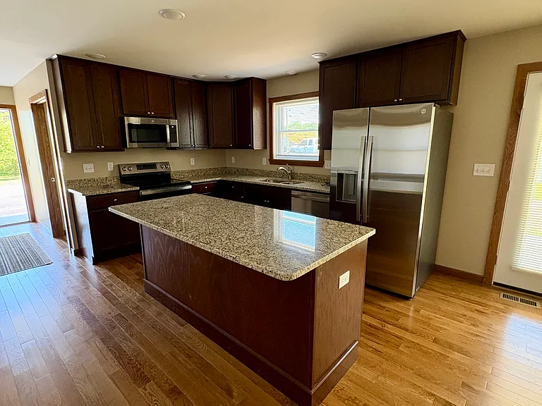 90 Hanshew Ln — Photo 2