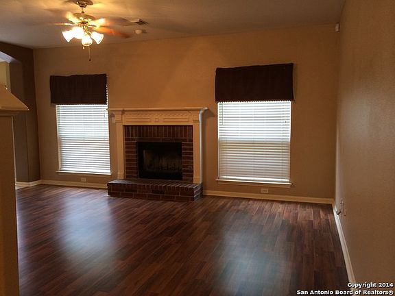 5th image of 8431 Branch Hollow Dr