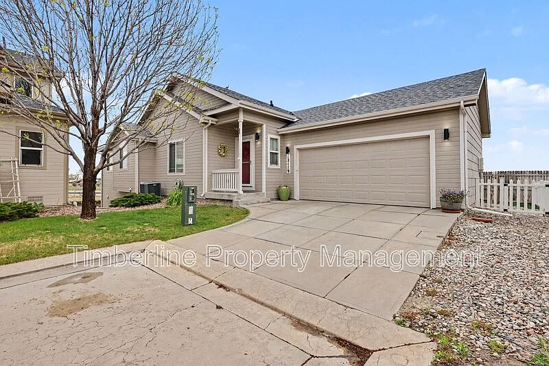 3 bed, 3.0 bath, 2200 sqft, $2,300 — Photo 1