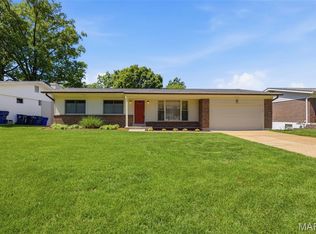 9131 Cherry Brook Ln, Saint Louis, MO 63126