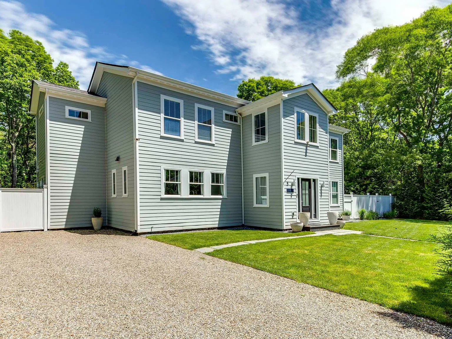 Spacious East Hampton Summer Retreat — Photo 2