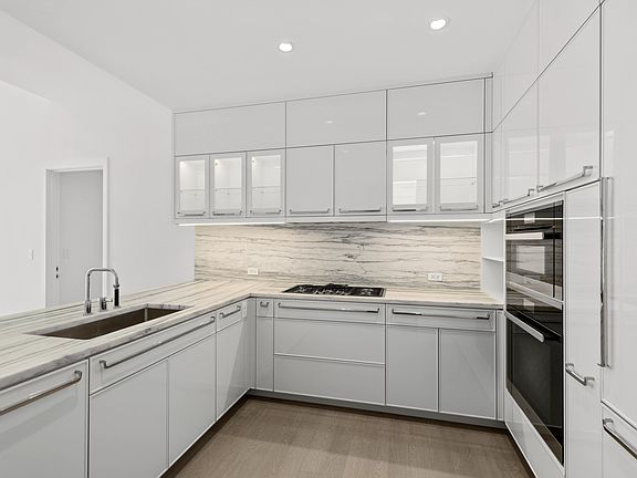 4th image of 200 E 95th St #6B