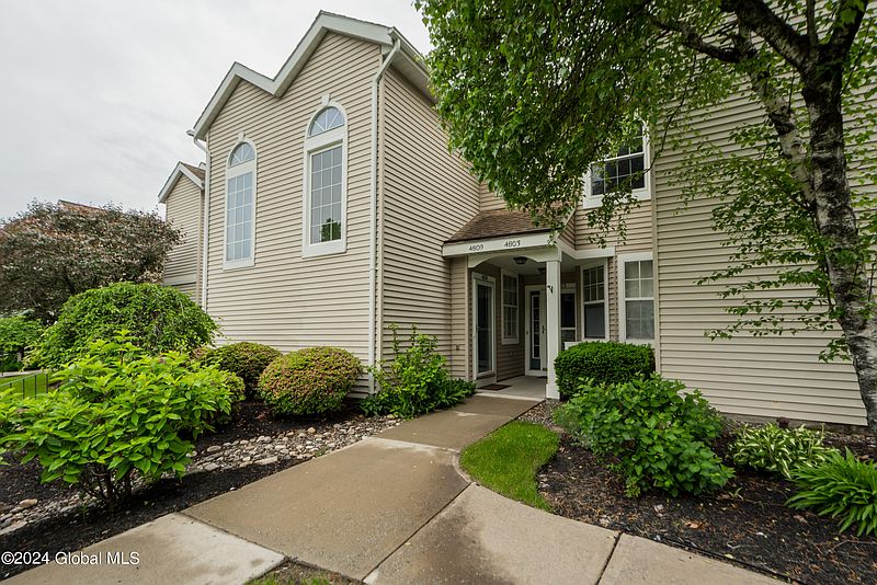 2nd image of 4809 Foxwood Drive