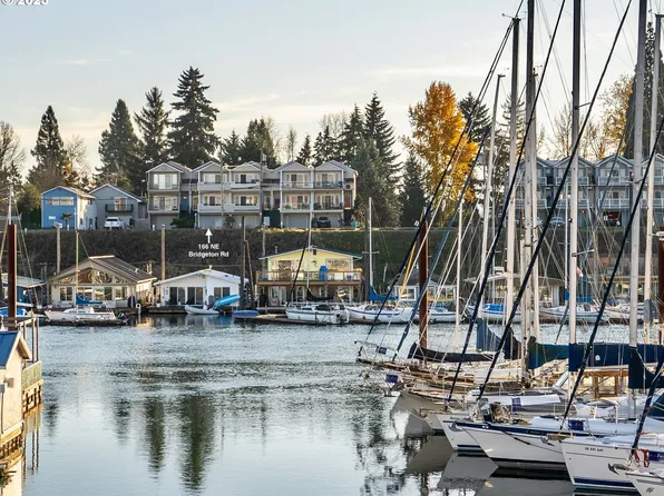 166 NE Bridgeton Rd, Portland, OR 97211