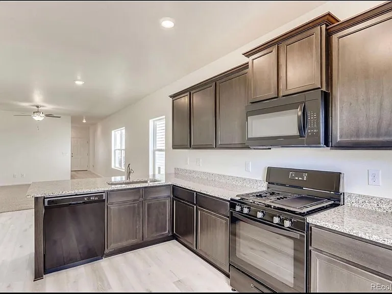 322 Maple St — Photo 9