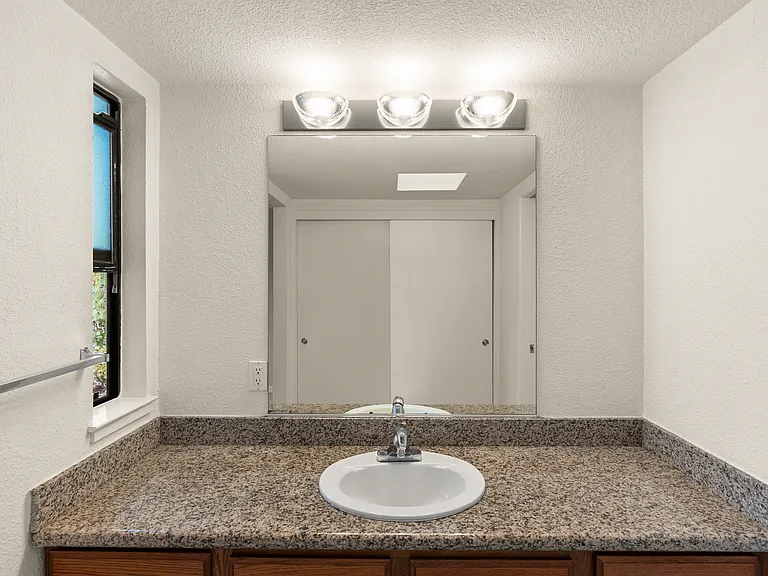 Sycamore Green Apartments — Photo 61